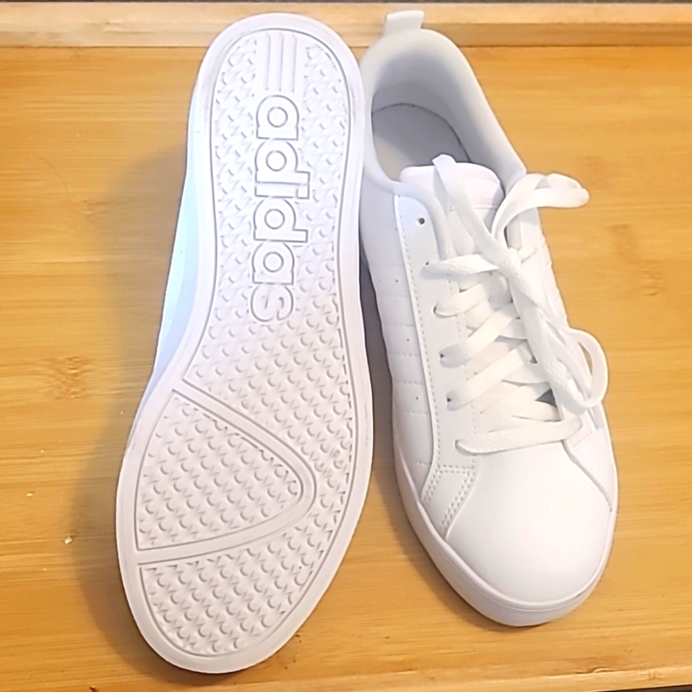 Size 7 Addidas Men's VS Pace white sneakers